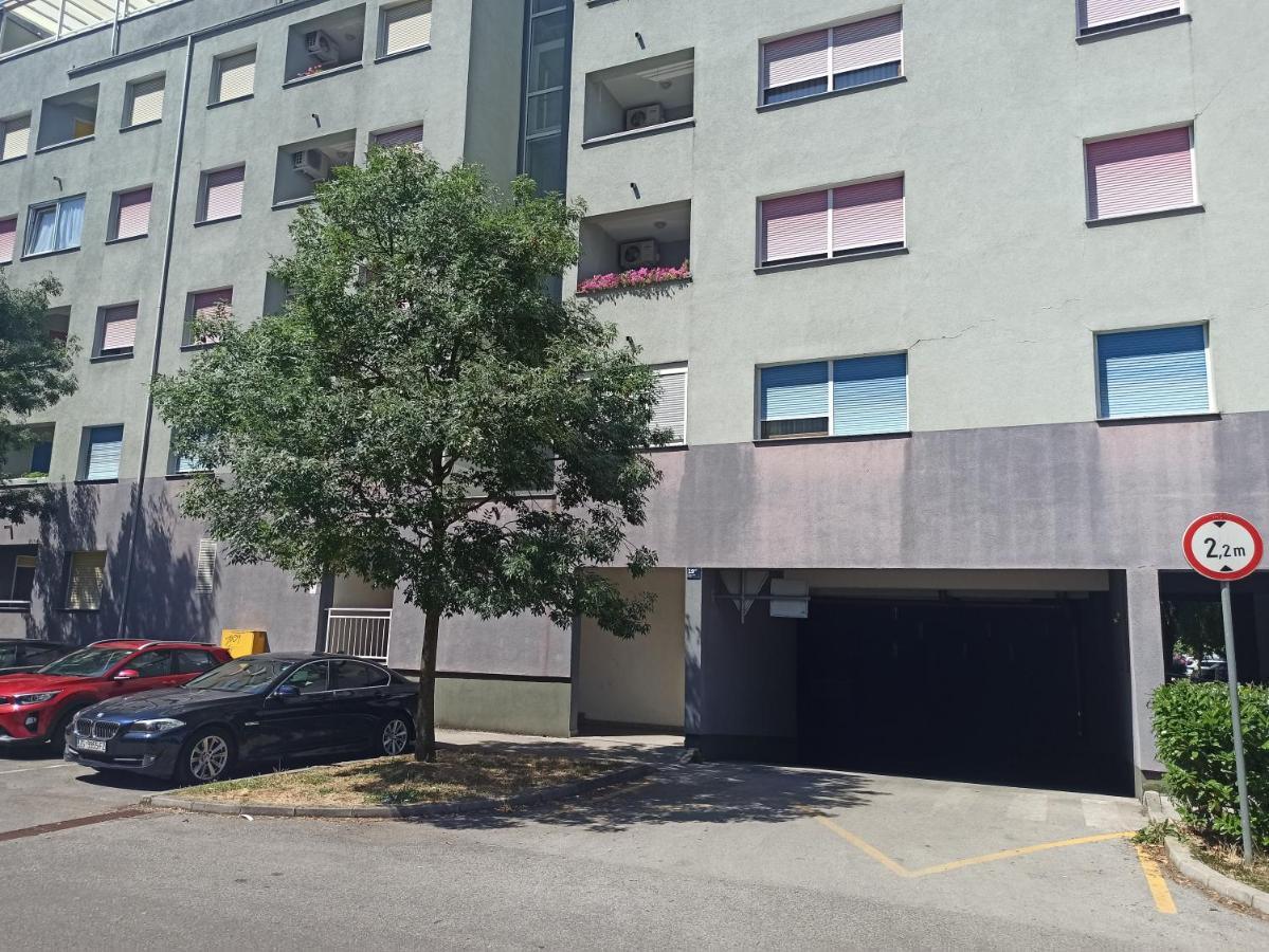 Star & Included Garage Parking Place *